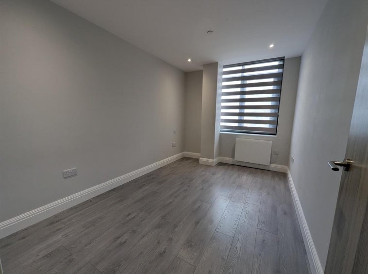 Flat Barking Road in Greater London