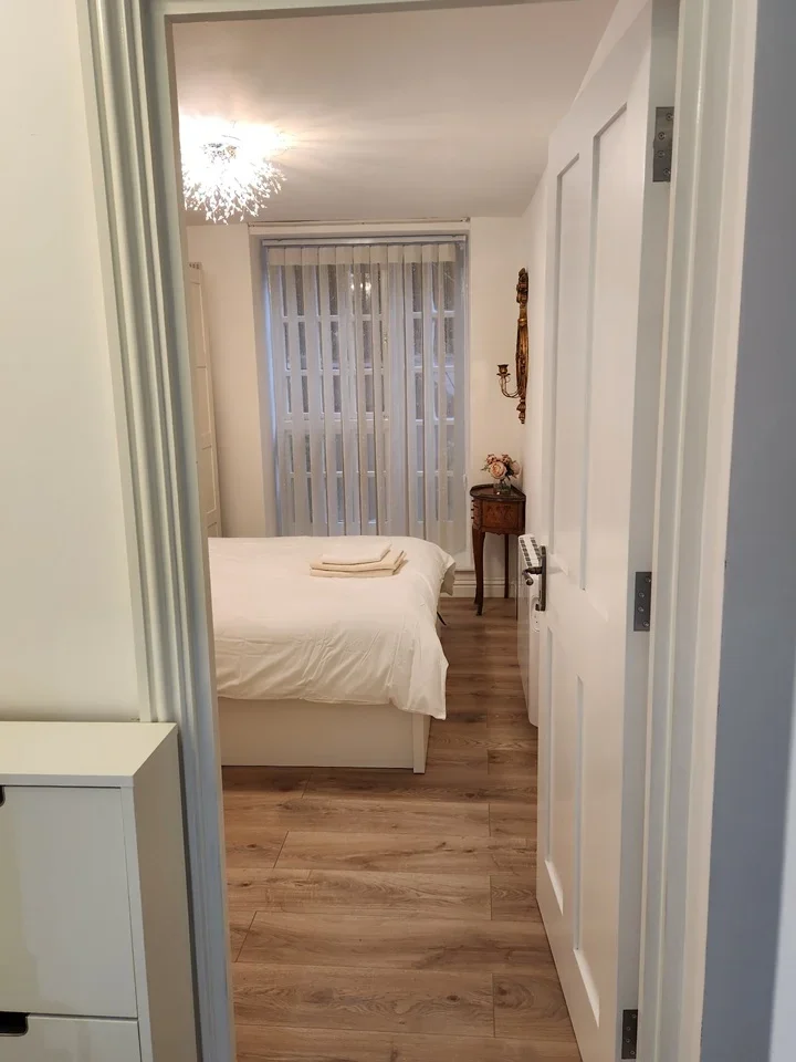 Flat Shepperton Road in Greater London