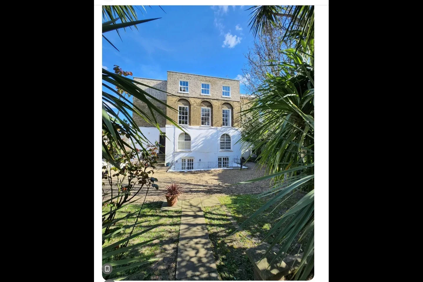 Flat Shepperton Road in Greater London