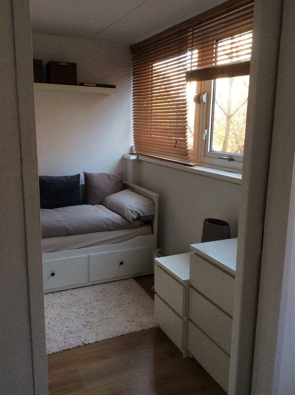 Room Strasburg Road in Greater London