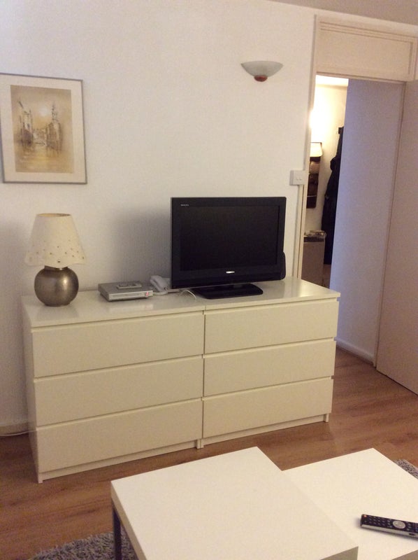 Room Strasburg Road in Greater London