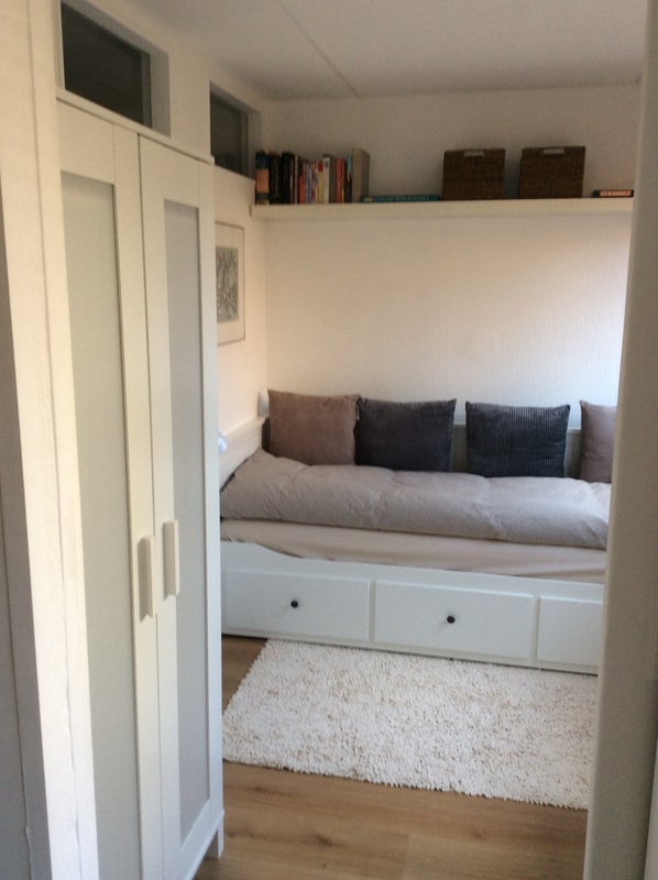 Room Strasburg Road in Greater London