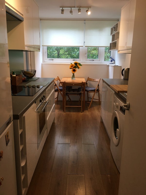 Room Strasburg Road in Greater London