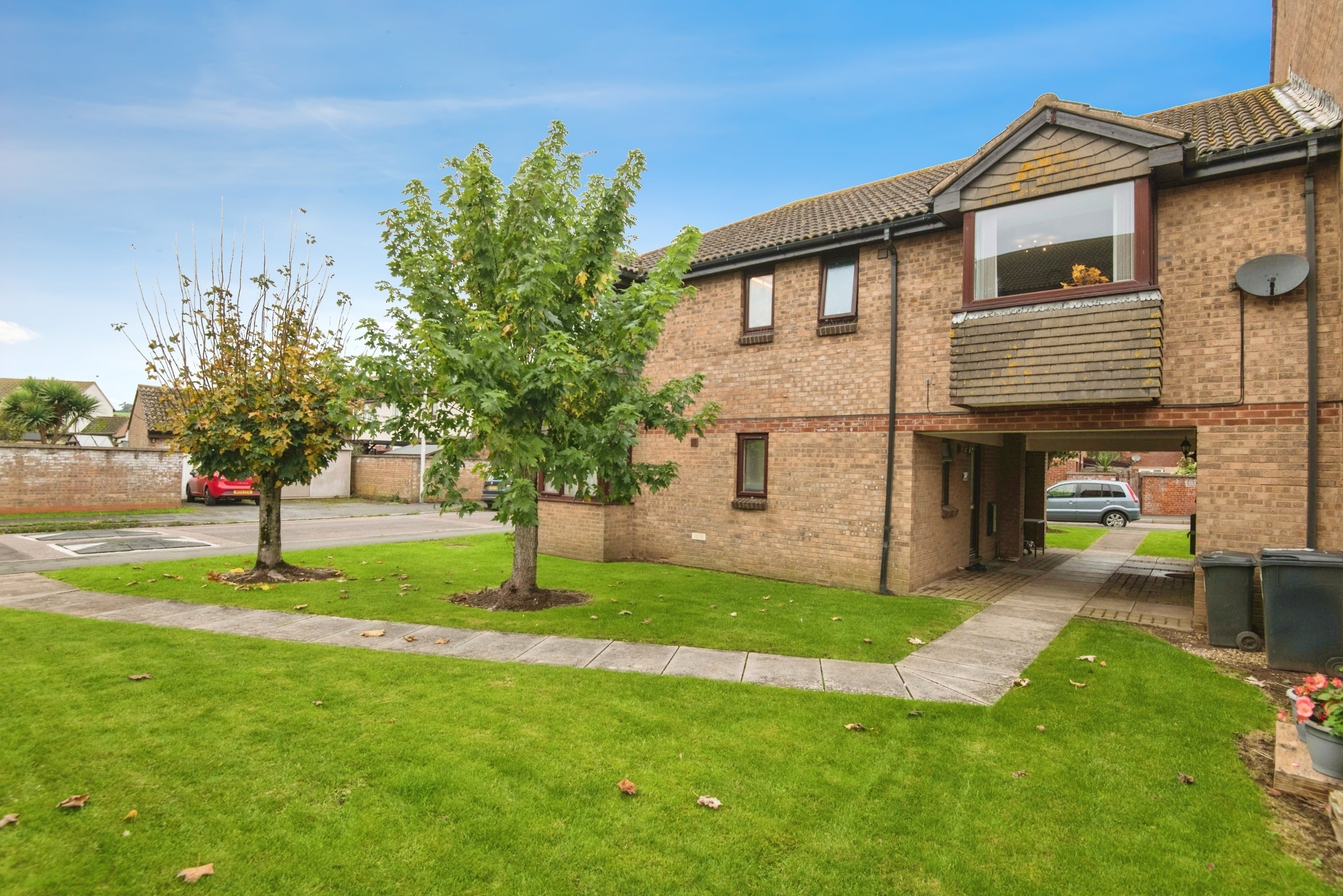 Flat Royal Way in Teignbridge