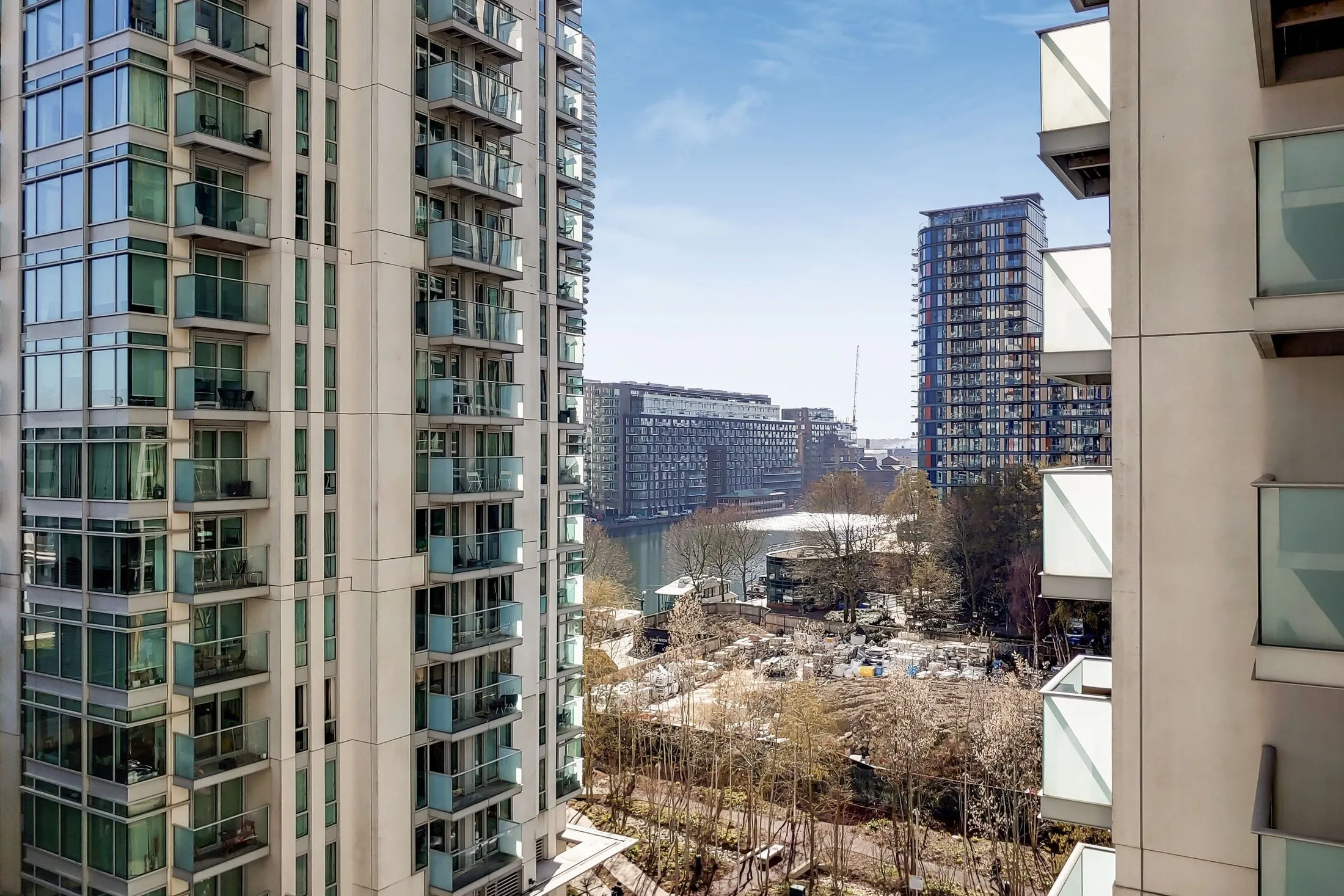 Flat Marsh Wall in Greater London