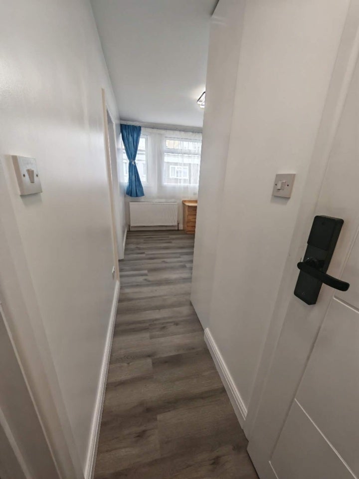 Flat Swedenborg Gardens in Greater London