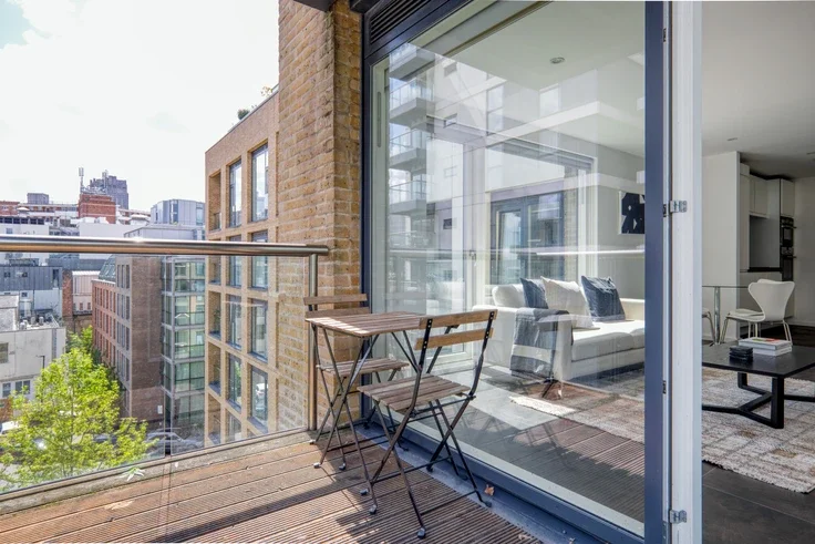 Flat Pear Tree Street in Greater London