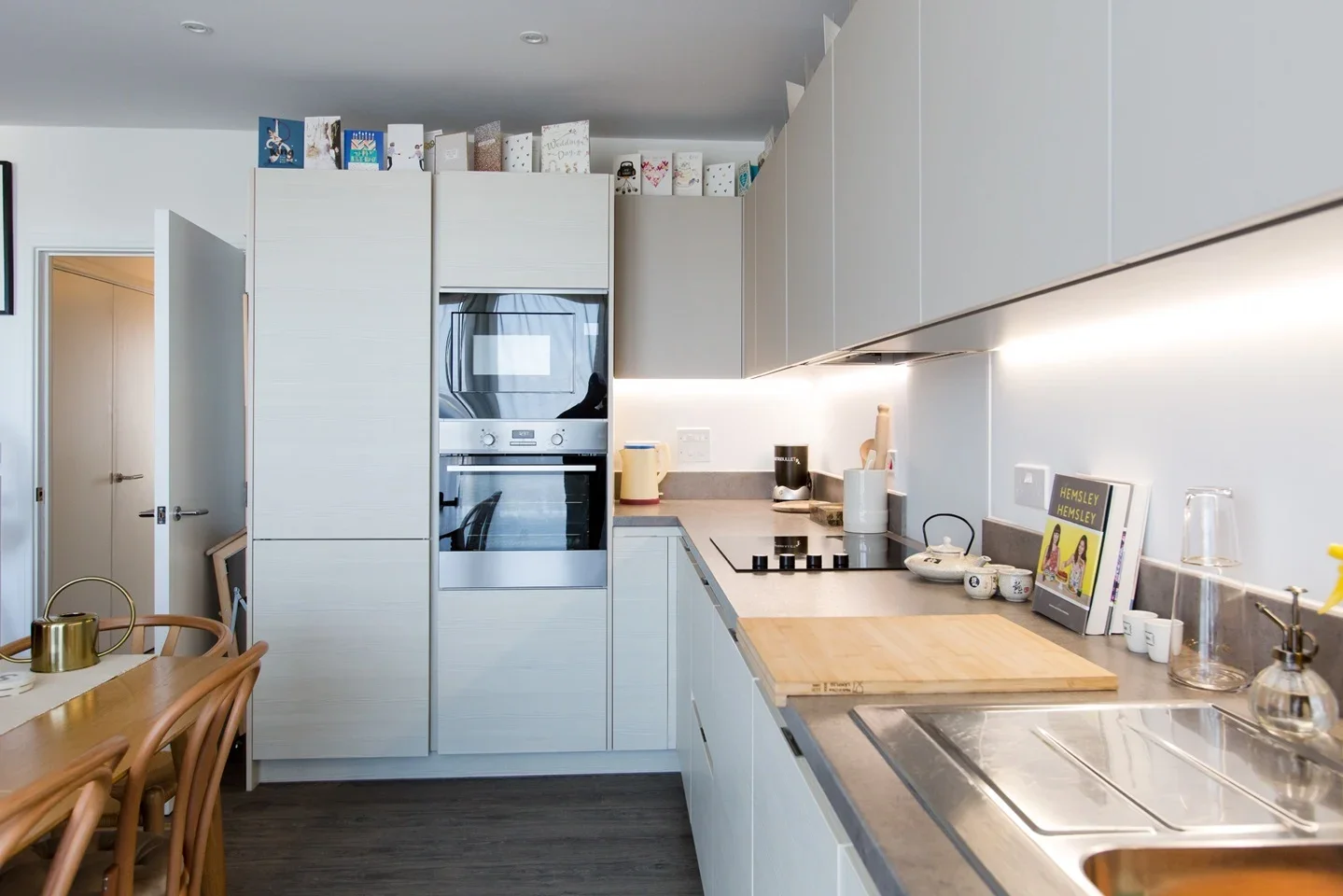 Flat Stour Road in Greater London