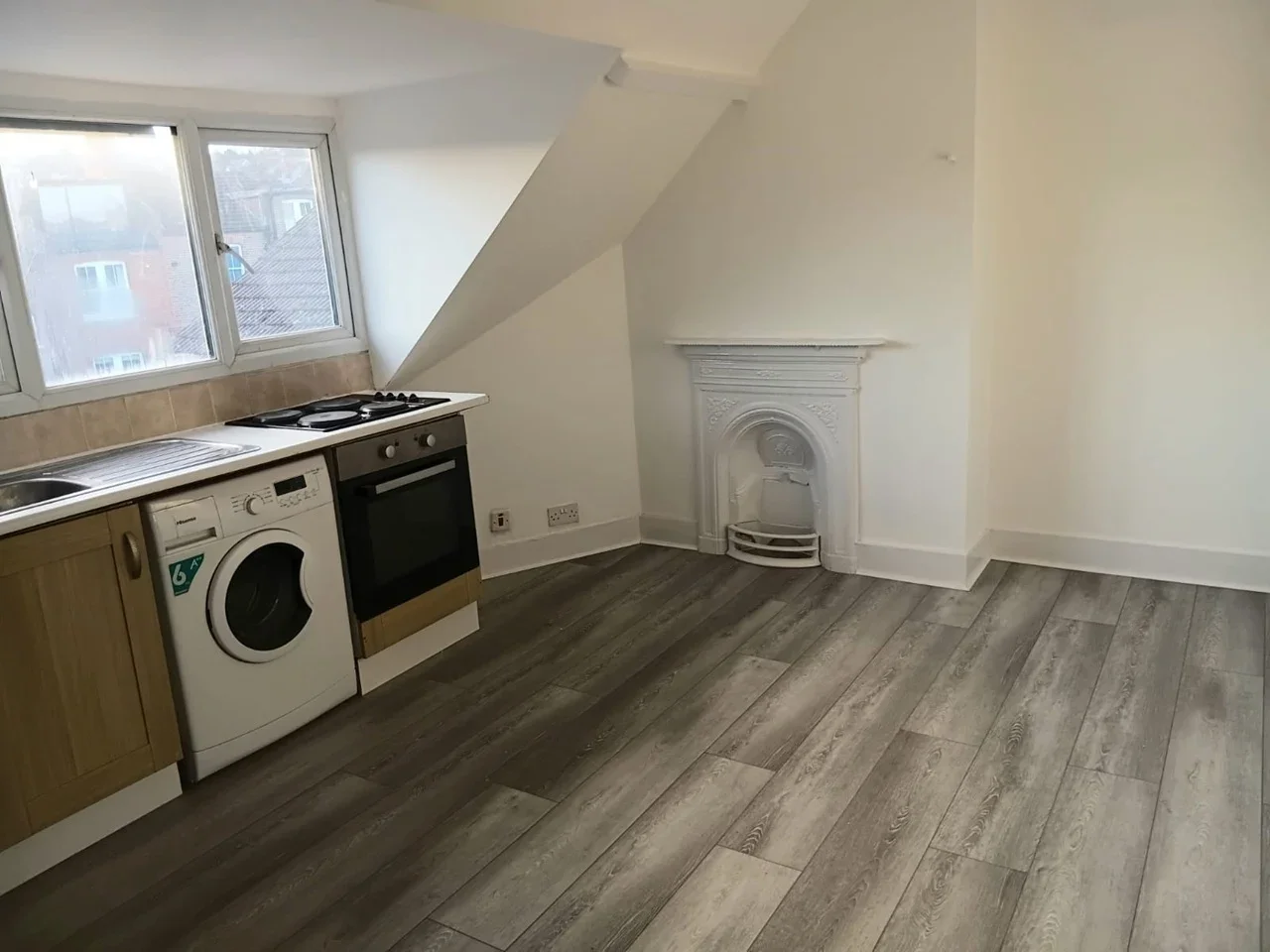 Flat Berkeley Road in Greater London