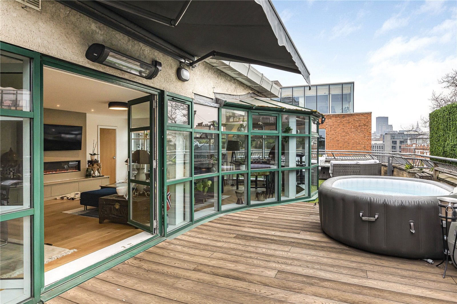 Flat Goswell Road in Greater London