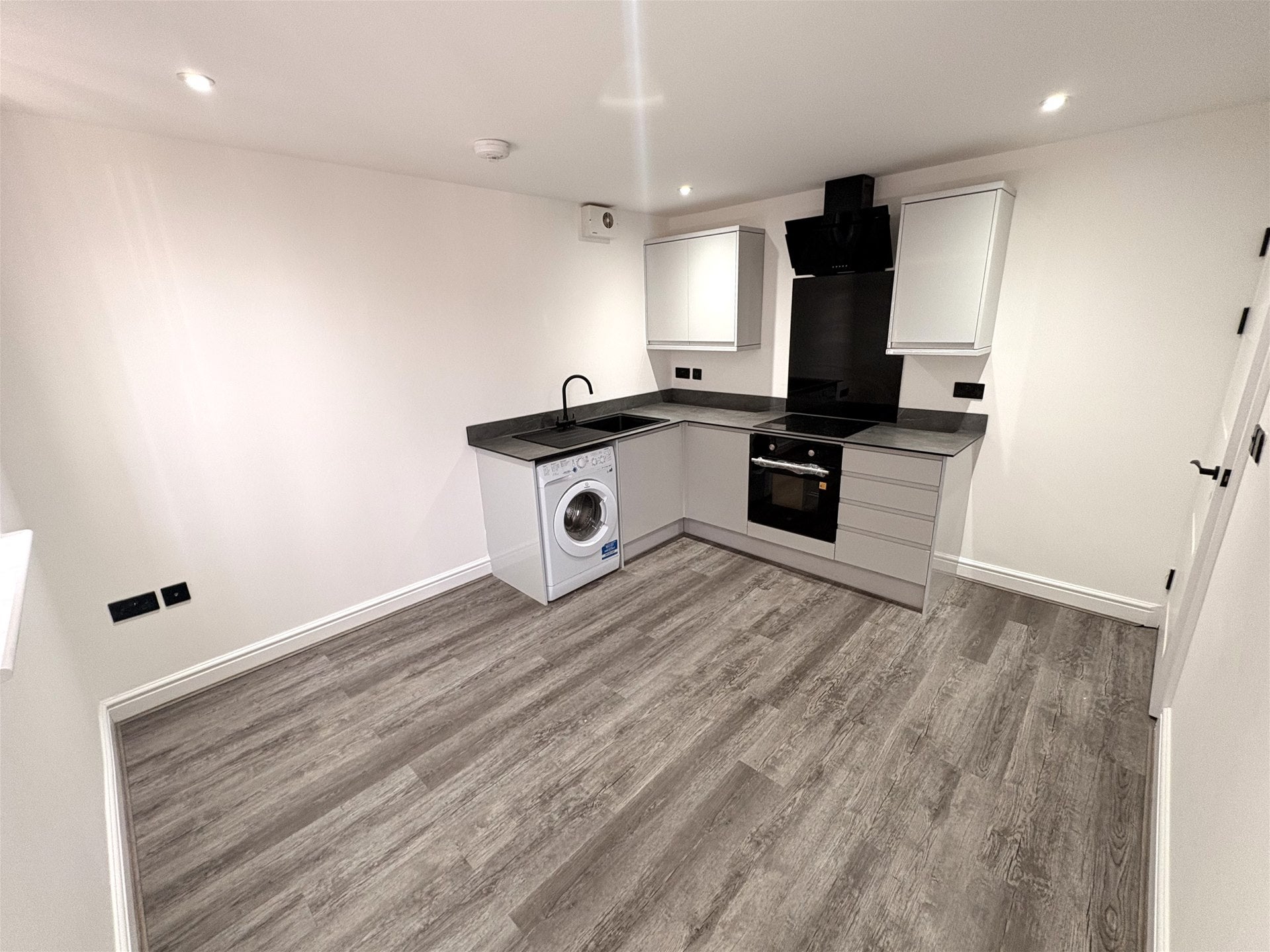 Flat Lydgate Court in Nuneaton and Bedworth