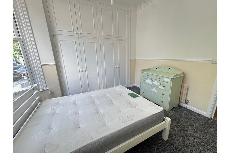Flat Netherwood Road in Greater London