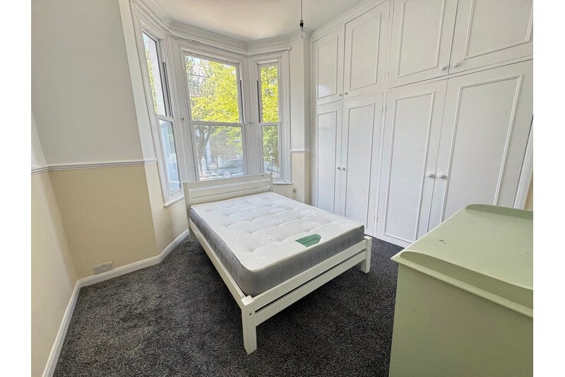 Flat Netherwood Road in Greater London