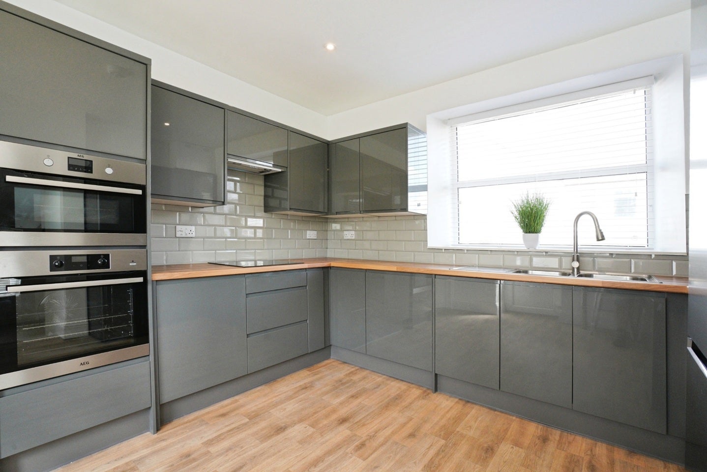 Room New Street in Bugle