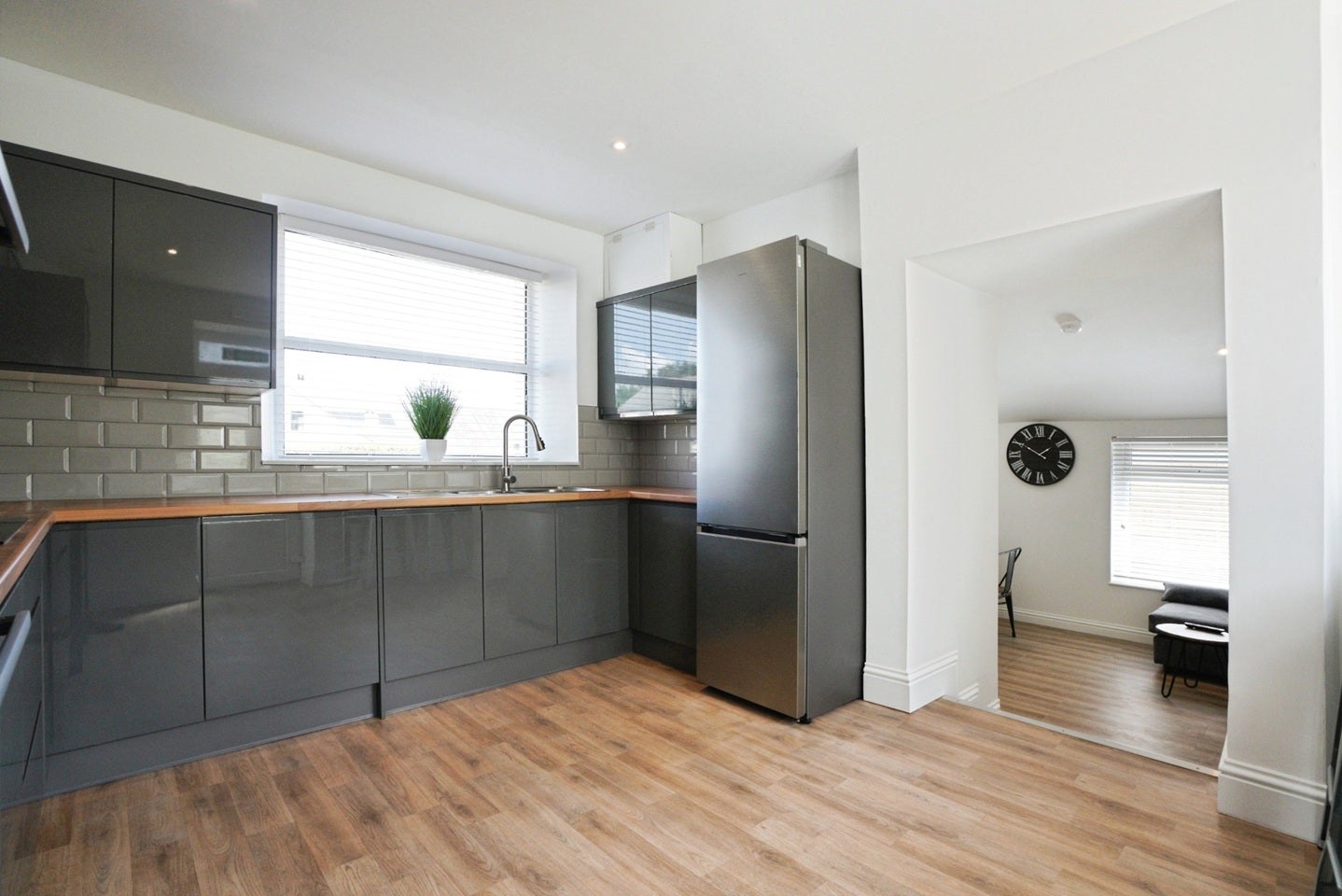 Room New Street in Bugle