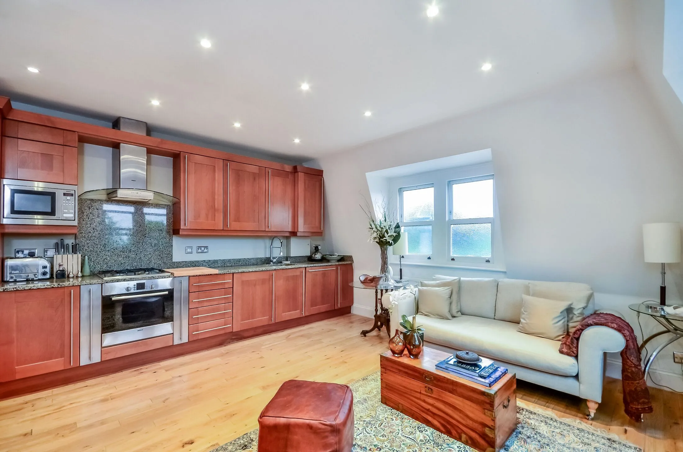 Flat Crescent Wood Road in Greater London