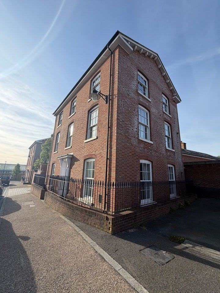 Flat Harptree Court in Dorchester