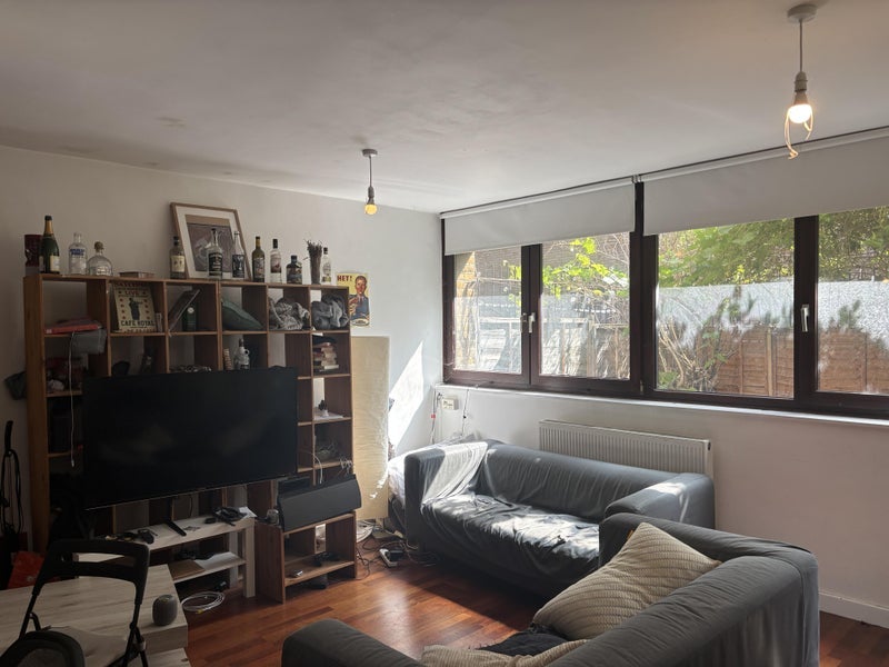 Flat Hare Walk in Greater London