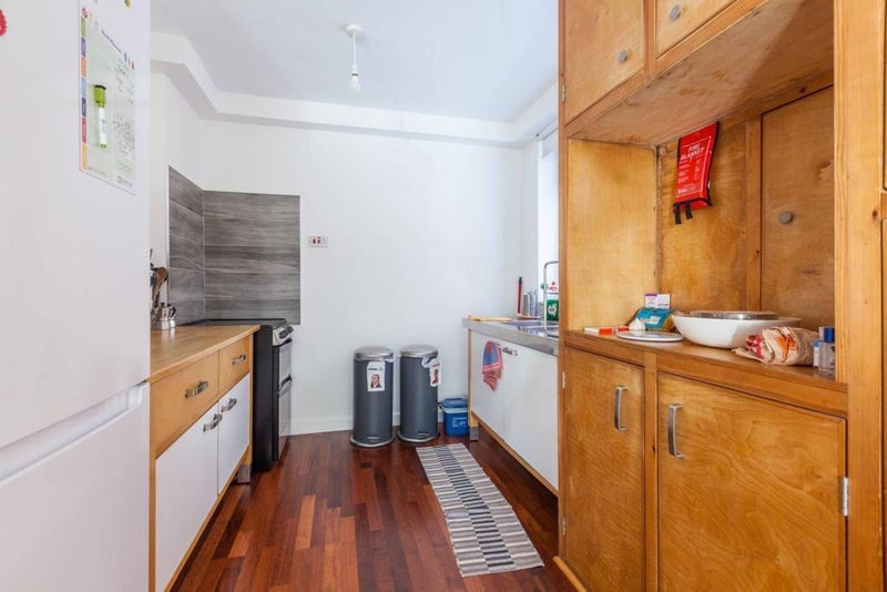 Flat Hare Walk in Greater London