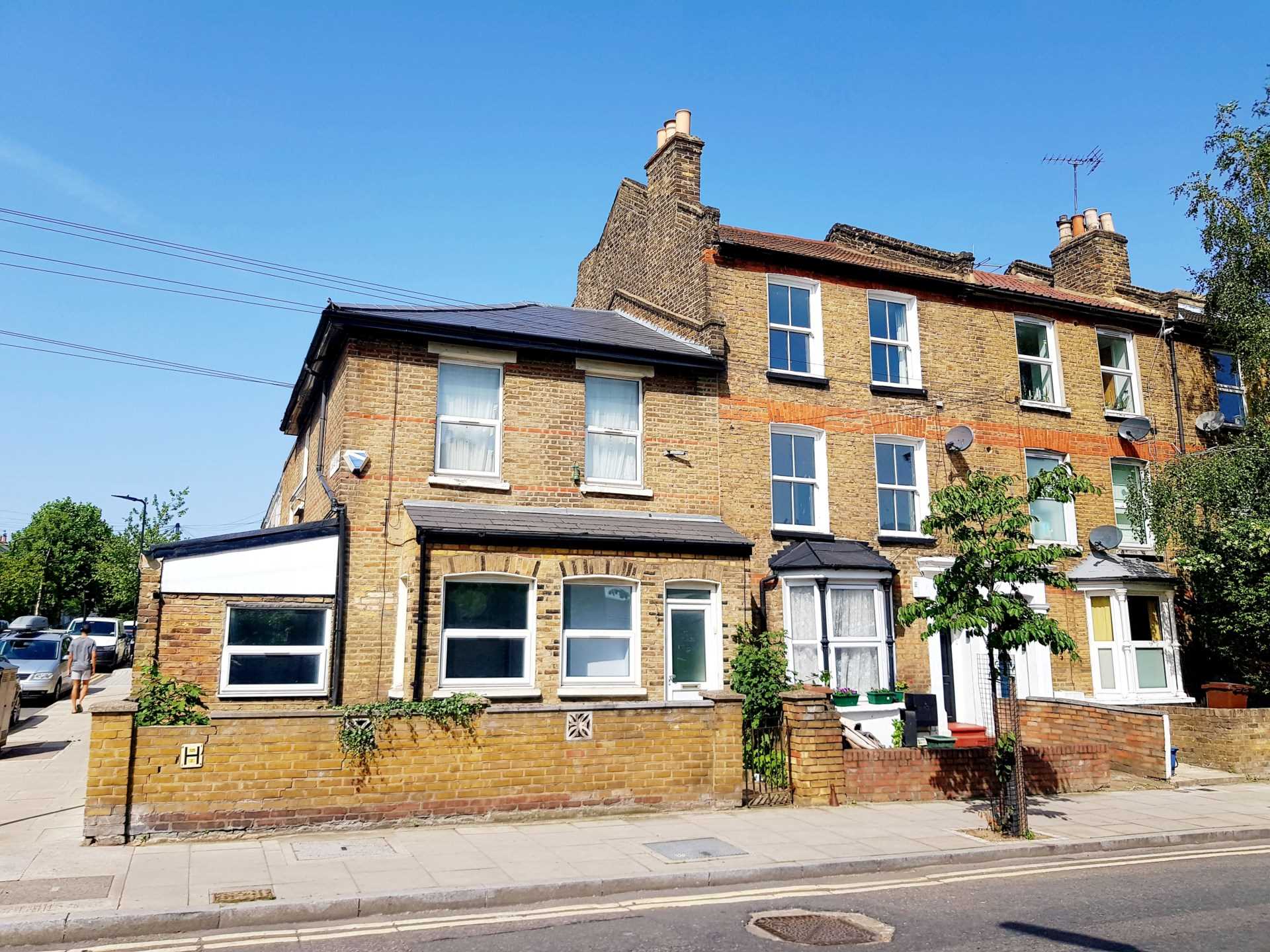 Flat Glyn Road in Greater London