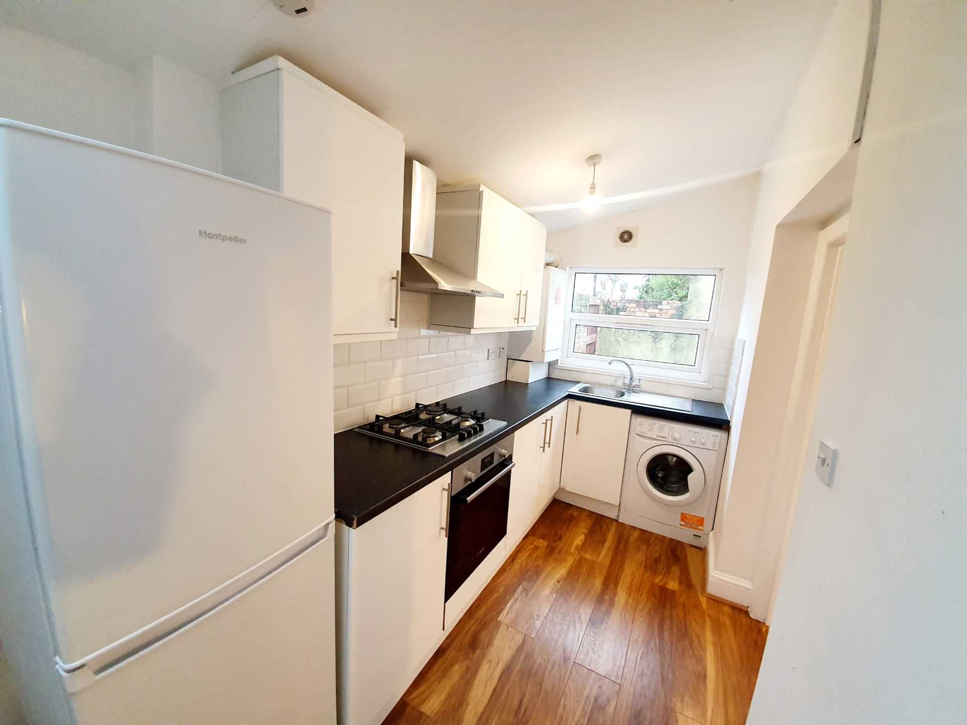 Flat Glyn Road in Greater London