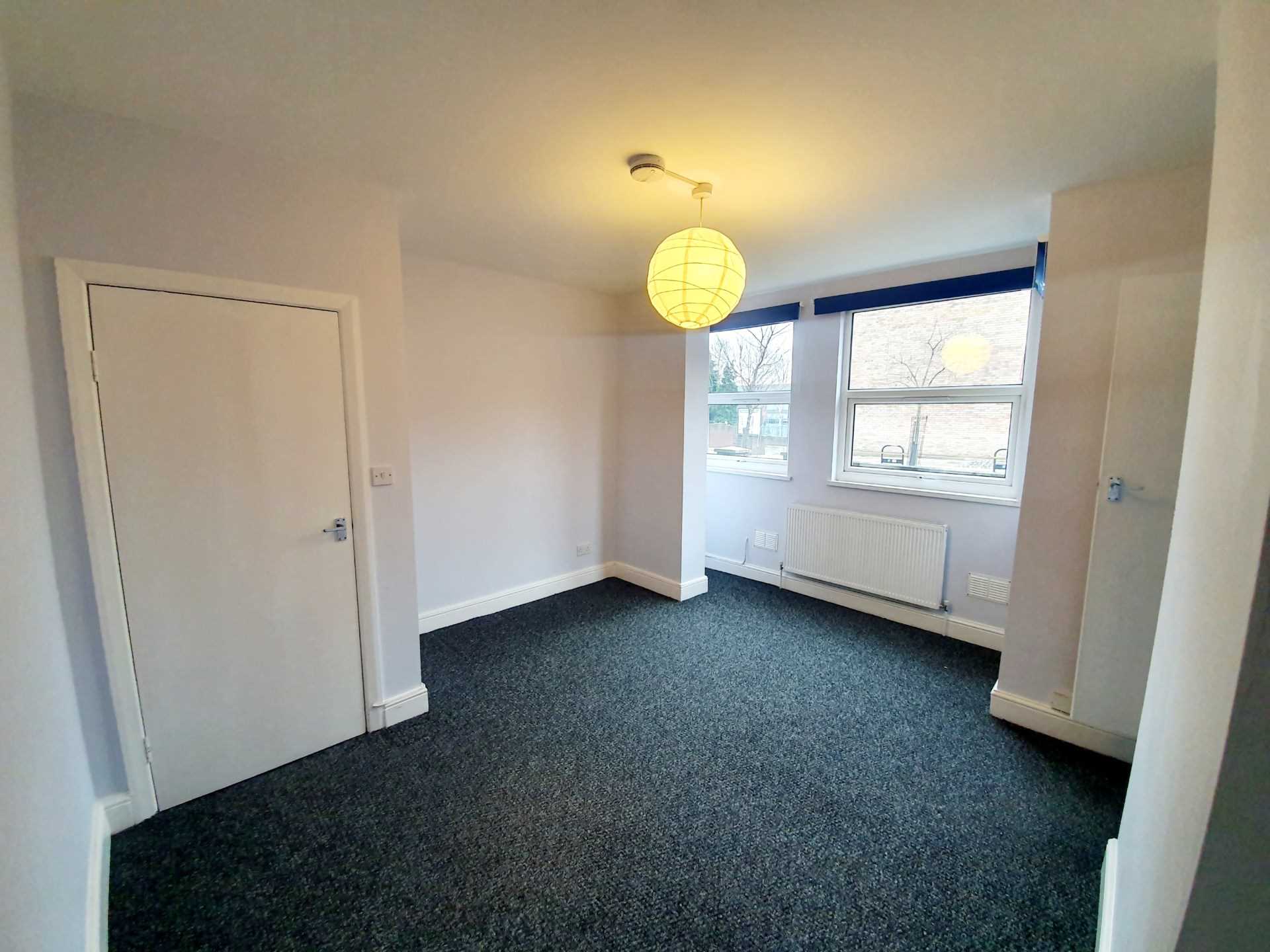 Flat Glyn Road in Greater London