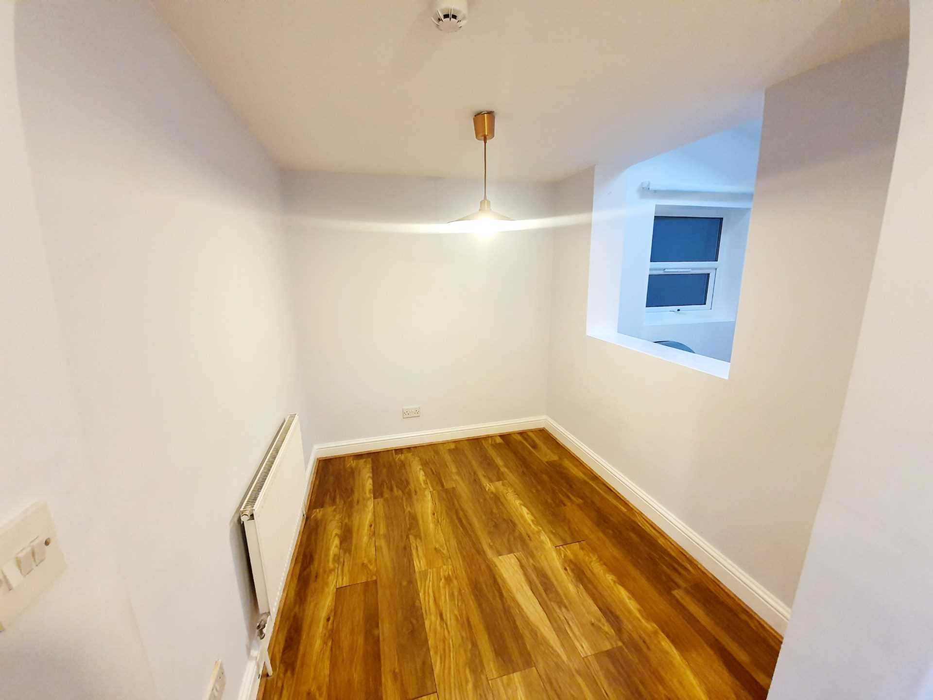 Flat Glyn Road in Greater London