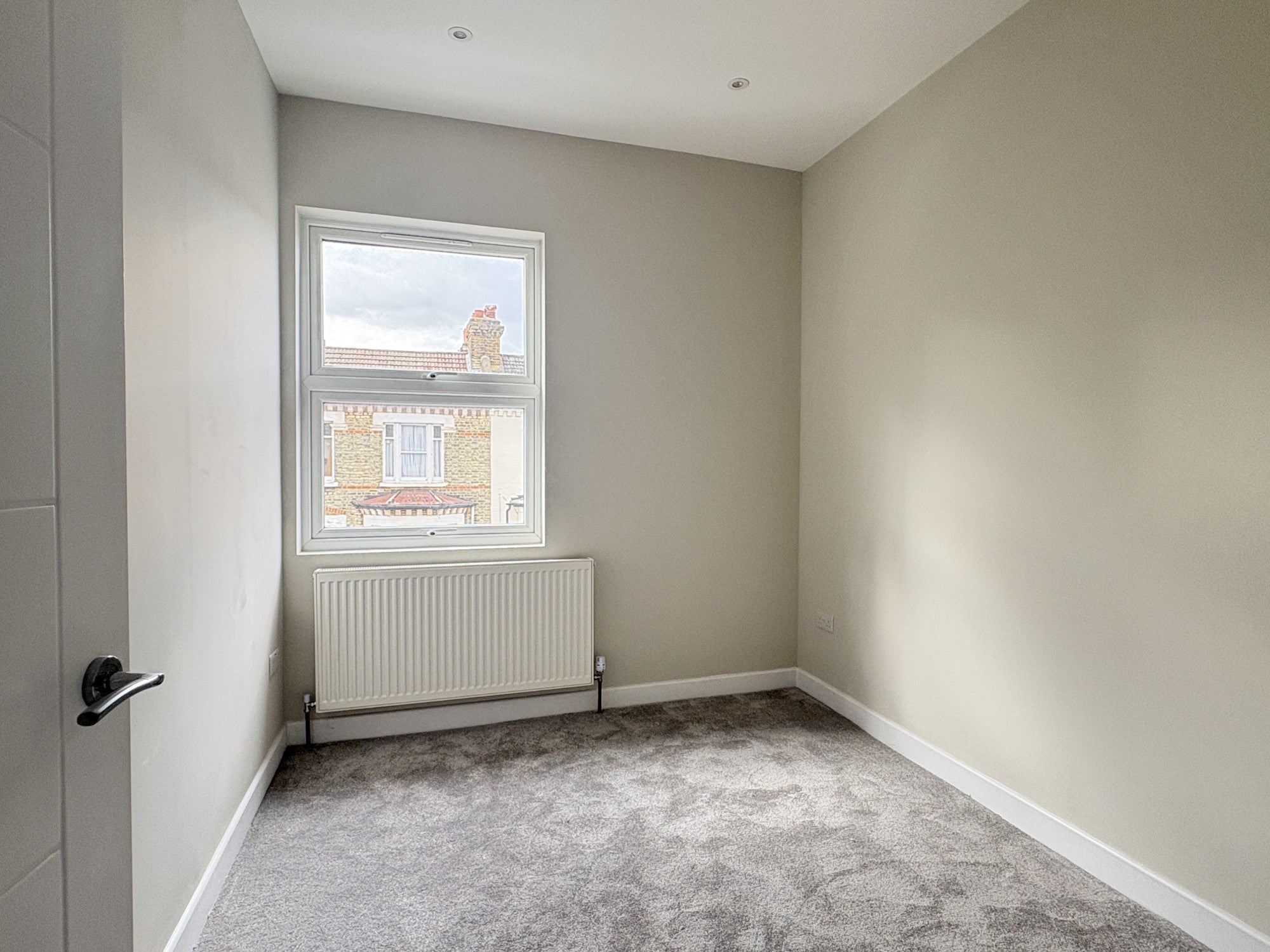 Flat Strathblaine Road in Greater London