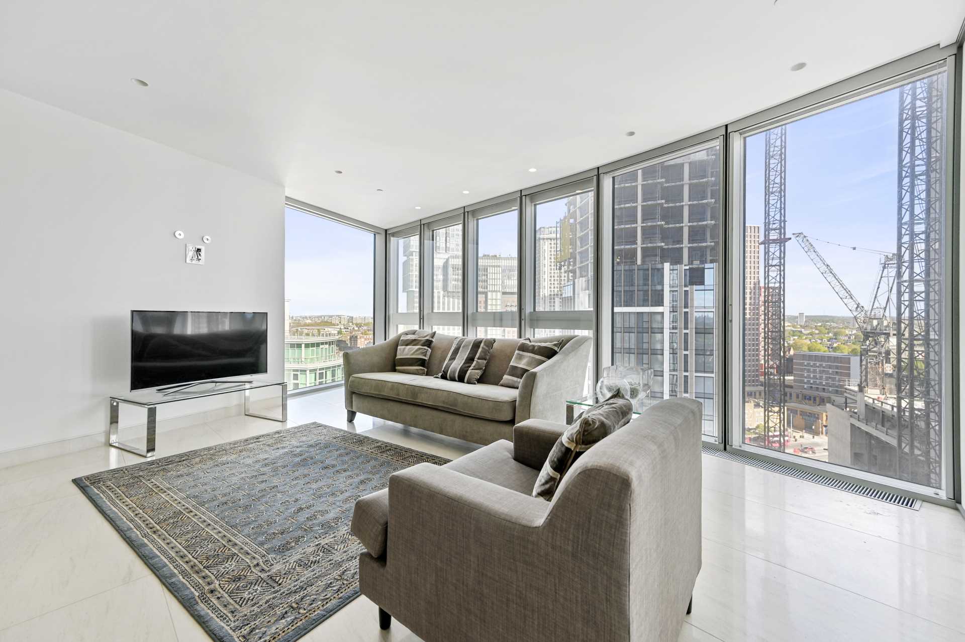 Flat Nine Elms Lane in Greater London