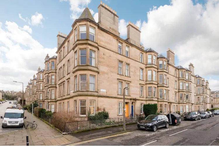 Flat Comely Bank Terrace in City of Edinburgh