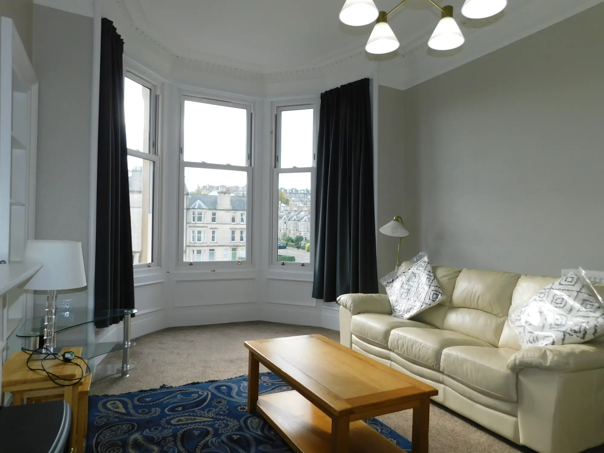 Flat Comely Bank Terrace in City of Edinburgh