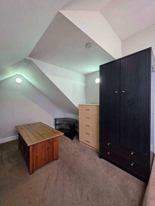 Flat Monthermer Road in Cardiff