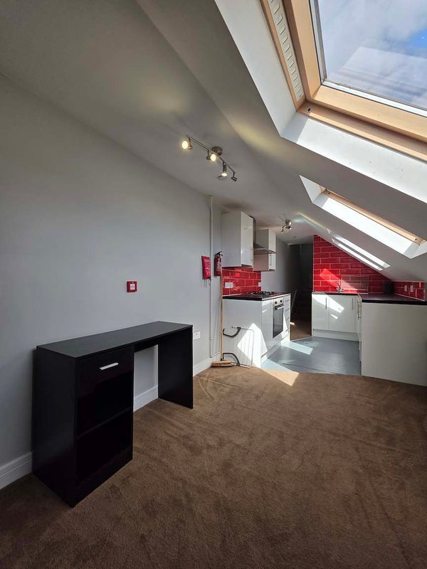 Flat Monthermer Road in Cardiff