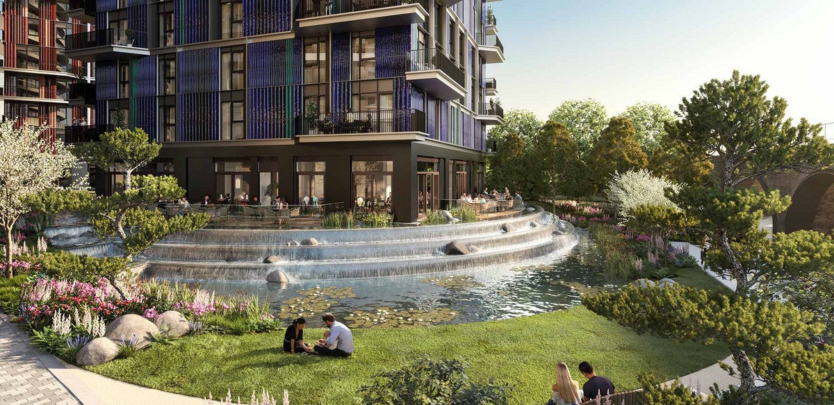 Flat Fountain Park Way in Greater London