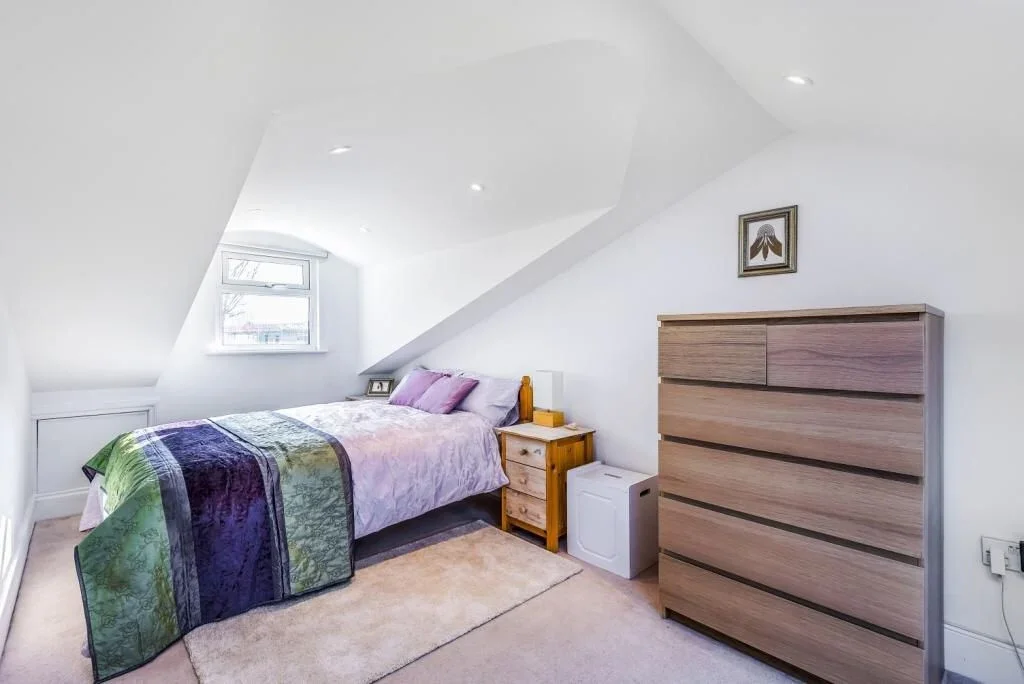 Flat Dupree Road in Greater London