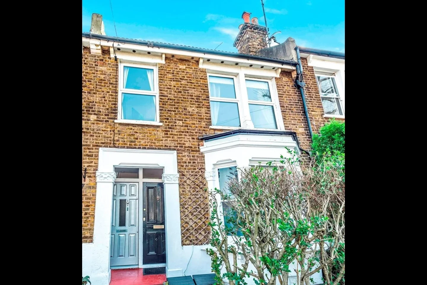 Flat Dupree Road in Greater London