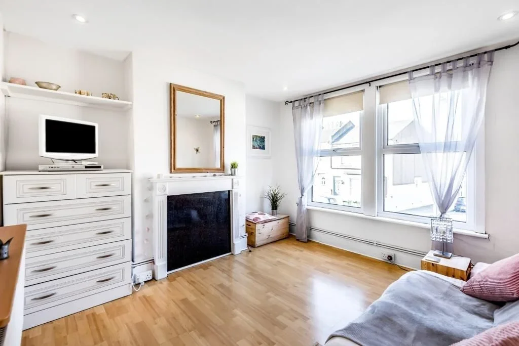 Flat Dupree Road in Greater London