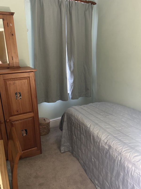 Room Courtney Road in Greater London