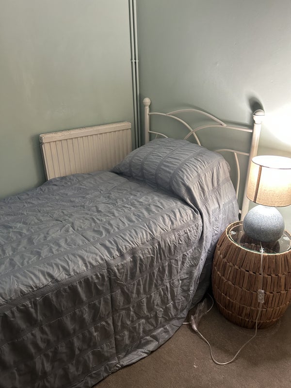 Room Courtney Road in Greater London