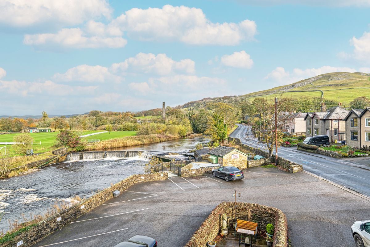 Flat Langcliffe Road in Settle