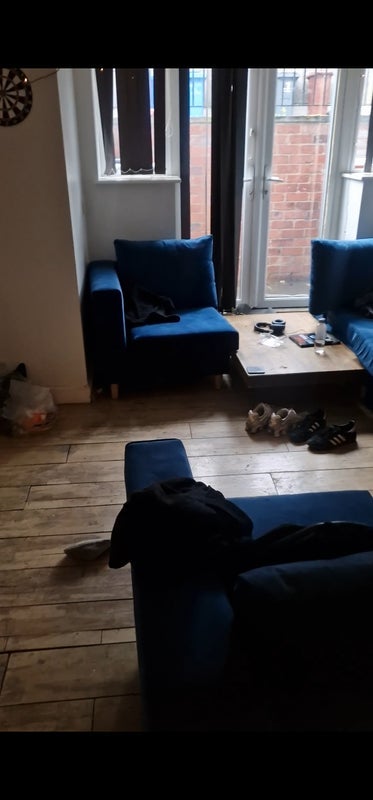 Room Lees Hall Crescent in Manchester