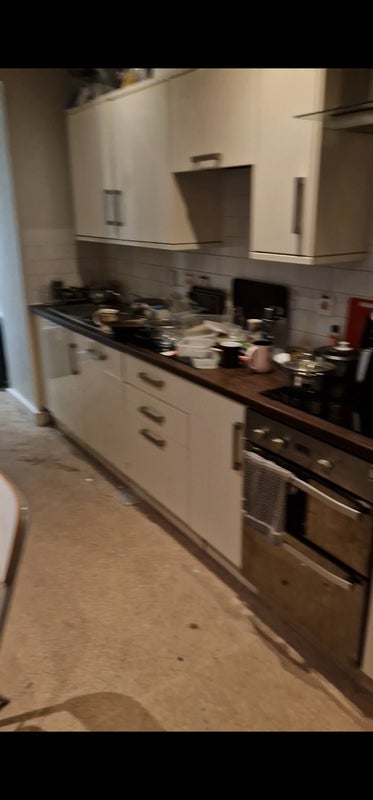 Room Lees Hall Crescent in Manchester