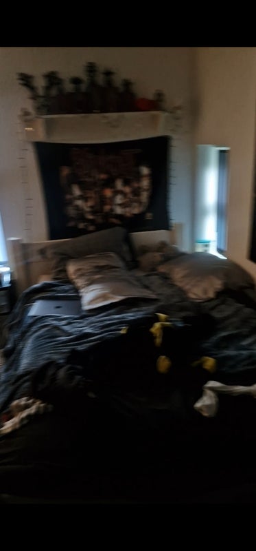 Room Lees Hall Crescent in Manchester