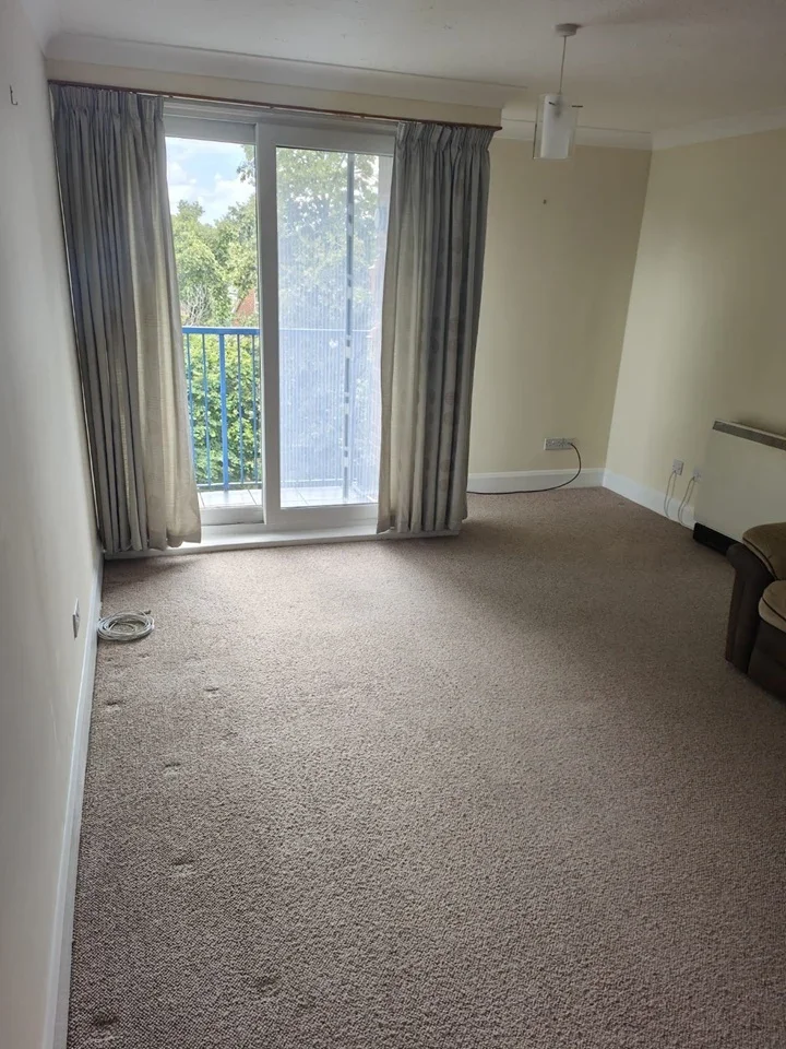 Flat Cowdray Close in Luton