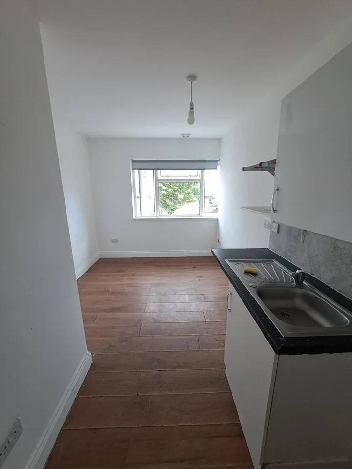 Room Lullingstone Crescent in Greater London