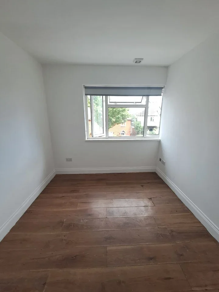 Room Lullingstone Crescent in Greater London