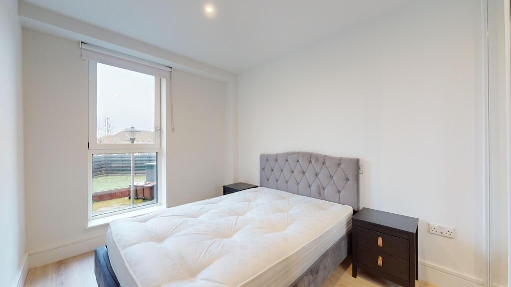 Flat Beverley Way in Greater London