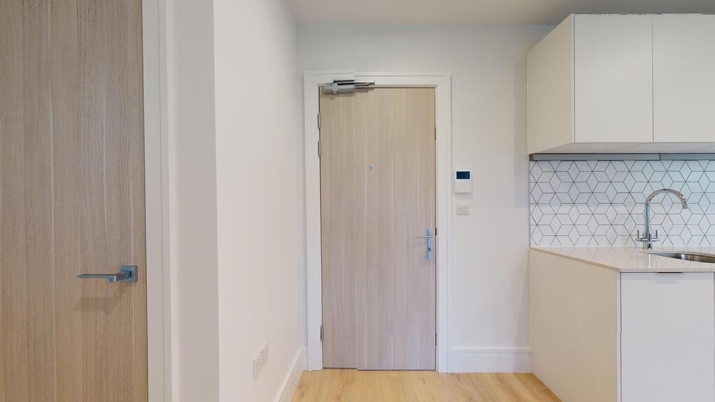 Flat Beverley Way in Greater London