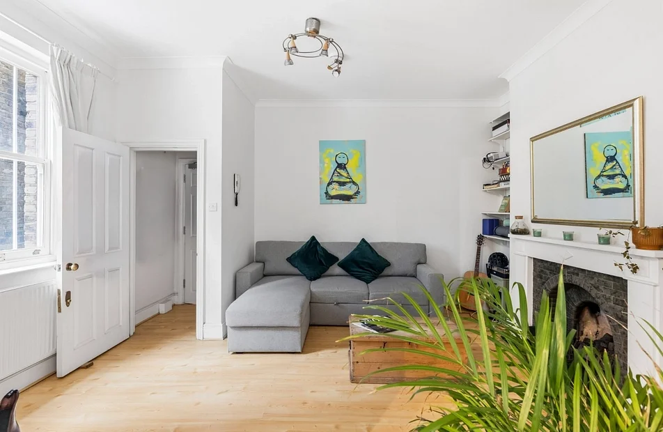 Flat Kensington High Street in Greater London