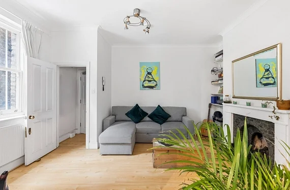 Flat Kensington High Street in Greater London